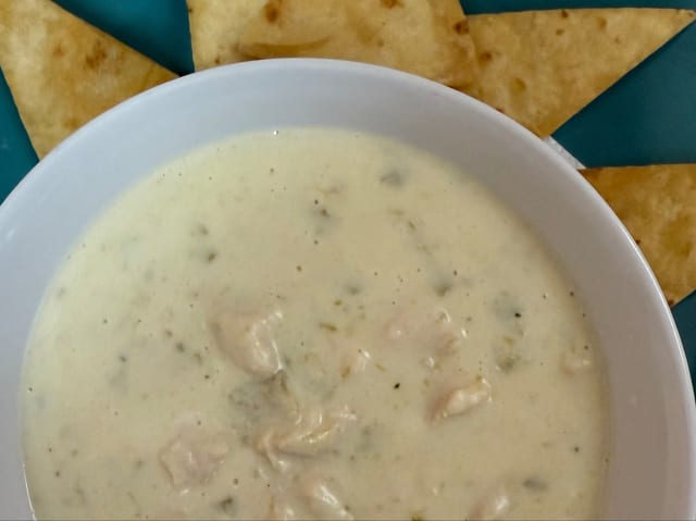 BOWL GREEN CHILE CHX CREAM SOUP.